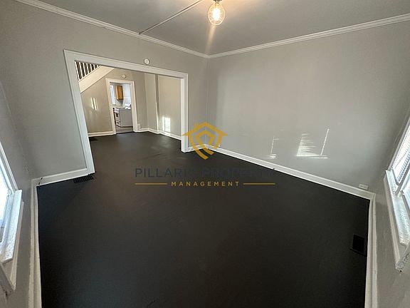 4th image of 2830 N Lasalle St #28