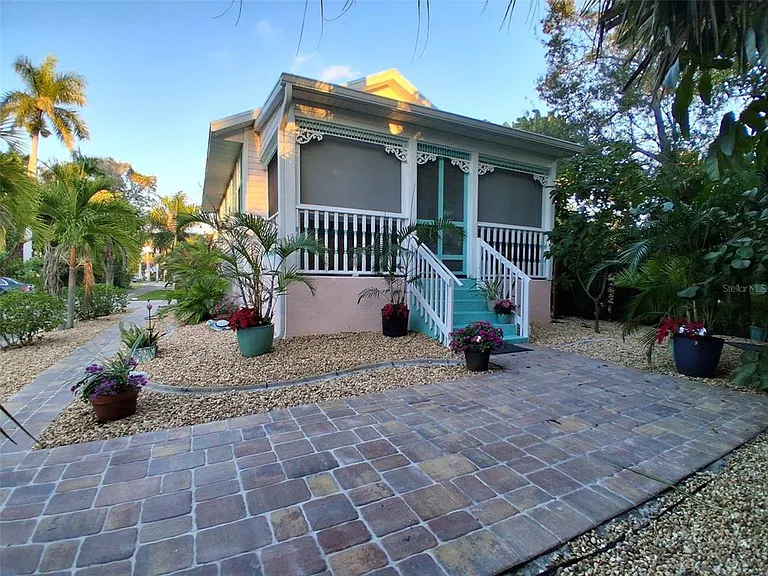 216 Berry St — Photo 3