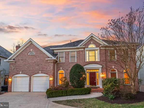 8158 Silverberry Way, Vienna, VA 22182