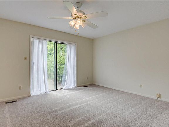 5th image of 11 Parkway Dr S