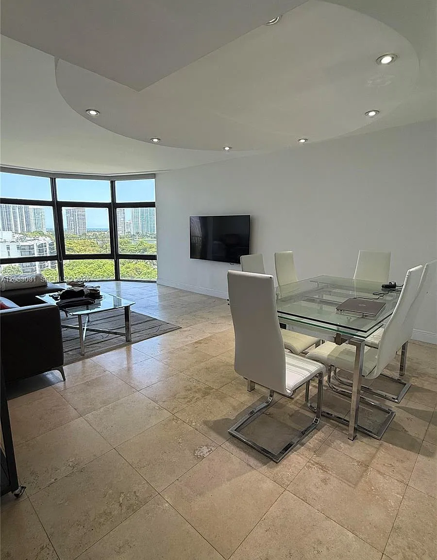 3375 N Country Club Dr — Photo 4