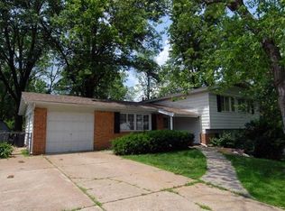 1043 Tempo Dr, Saint Louis, MO