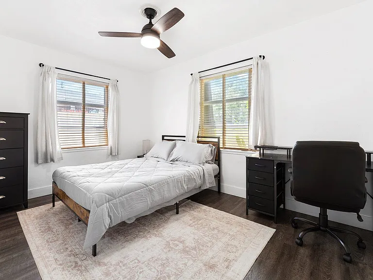 1140 SW 9th Ave — Photo 7
