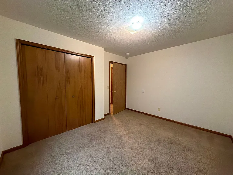 211 Stonewall Ct — Photo 13