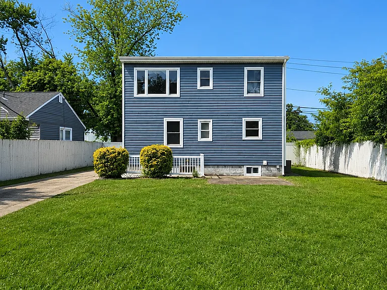 Bethpage Rd — Photo 17