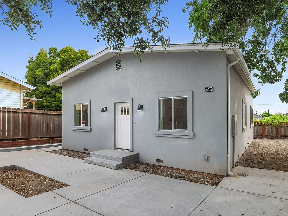 1230A Palm Ave