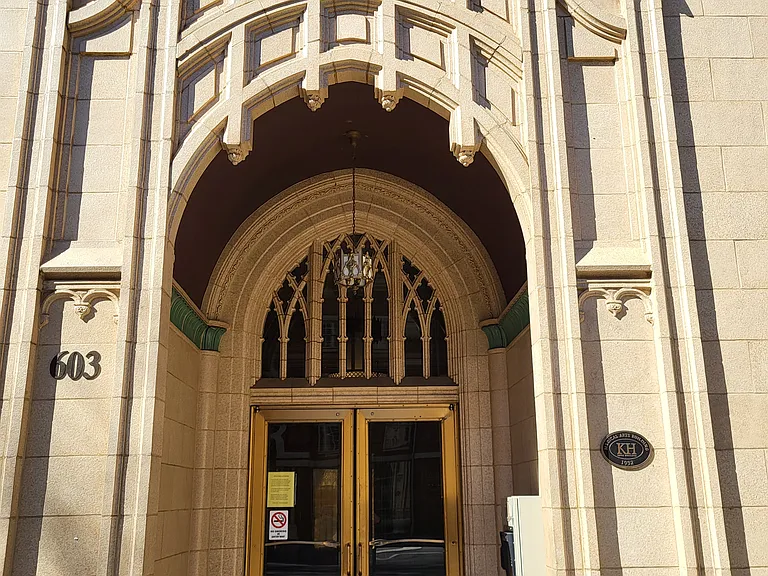 600 W Main St #605 — Photo 18