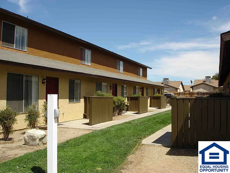 Sunnyside Townhomes — Photo 3