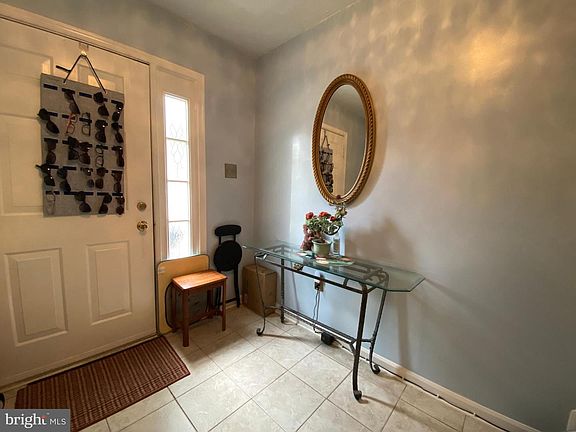 2nd image of 3809 Lakewood Pl