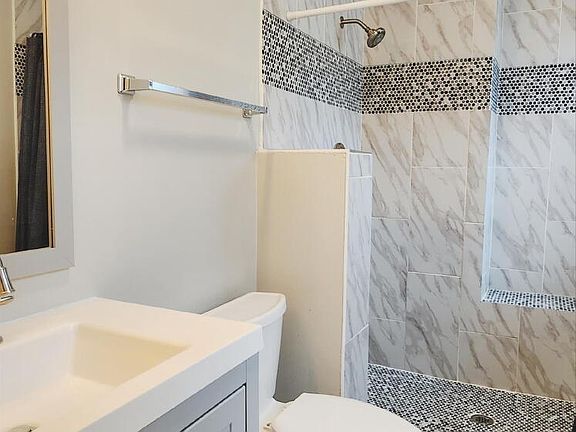 3rd image of 514 Ivanhoe Pl