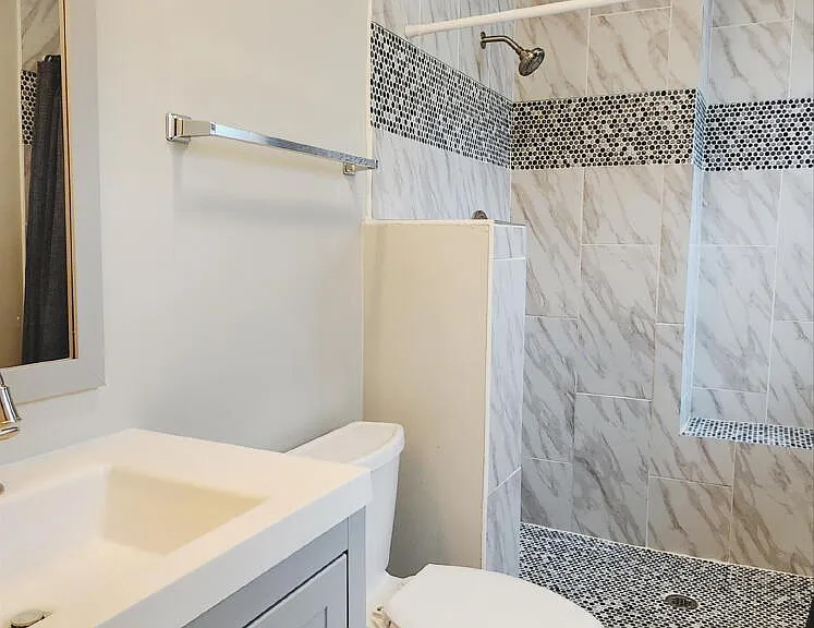 514 Ivanhoe Pl — Photo 3