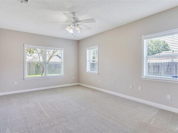 4th image of 2132 Summertree Dr