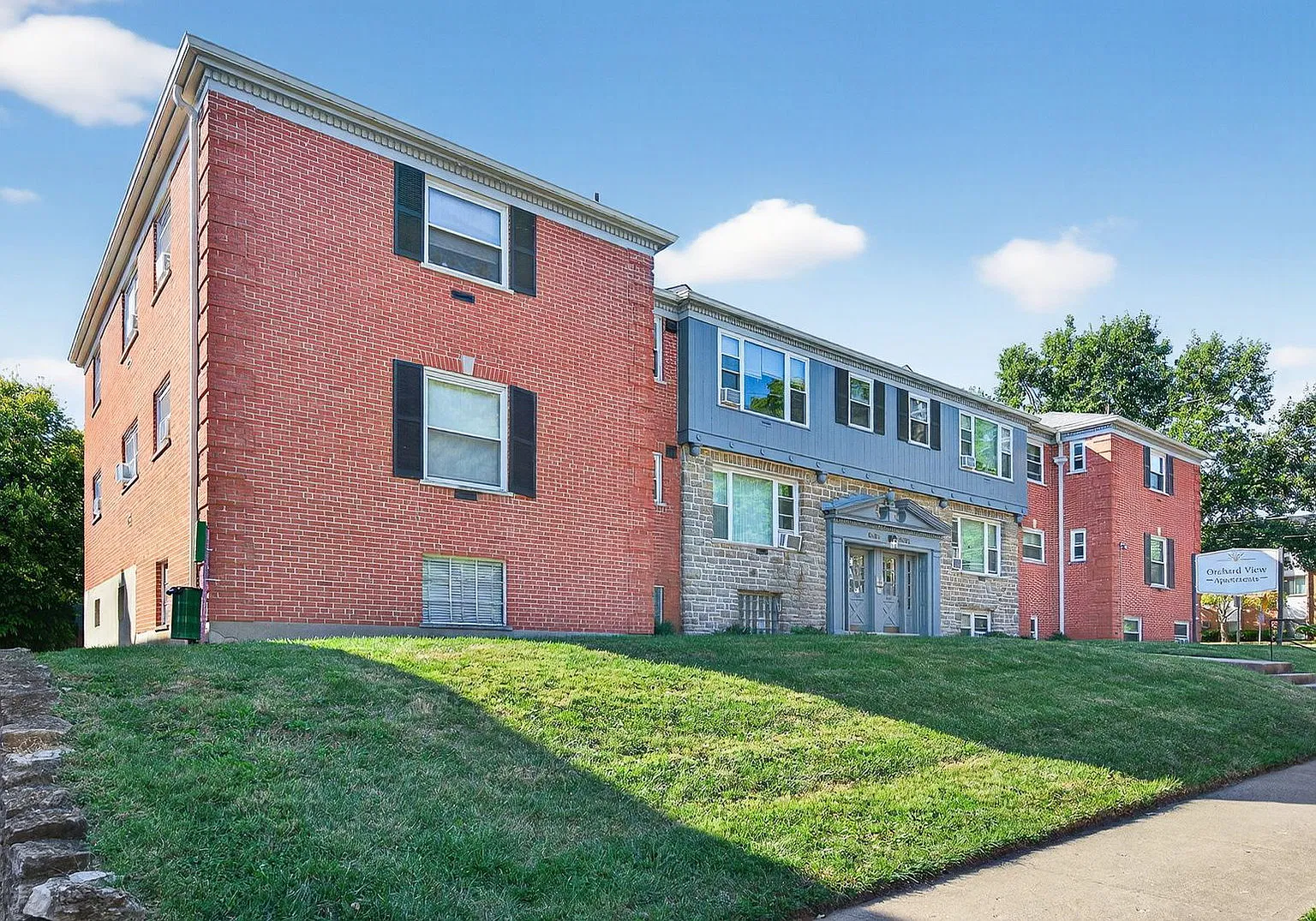 1 bed, 1.0 bath, 800 sqft, $1,099 — Photo 1