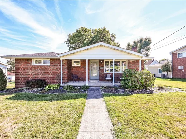 208 Sherwood Cir, Youngwood, PA 15697