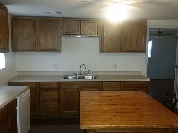 5th image of 1503 W Cypress St