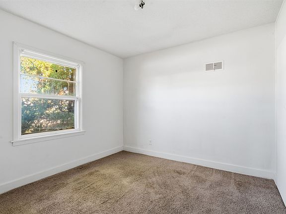 3rd image of 3109/3111/3113/3 12th Ave SW