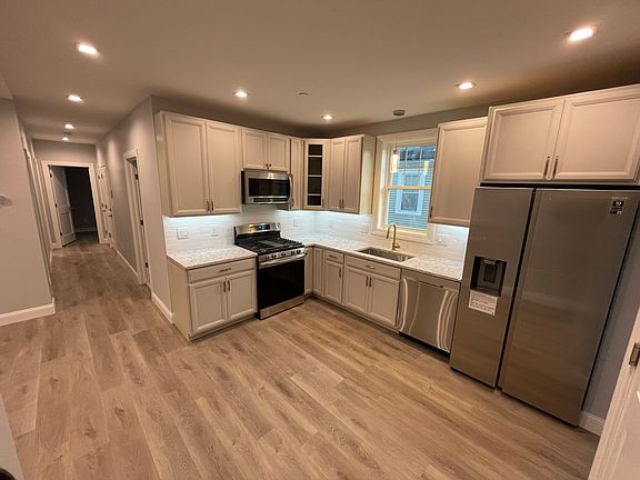 4th image of 52 Garfield Ave APT 1