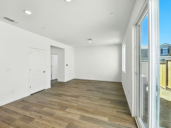 5th image of 5250 Senesta Cir