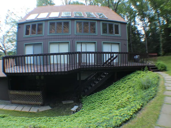 44 Fox Hollow Dr, Dallas, PA 18612