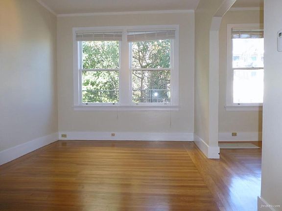 3rd image of 2420 Market St APT 3