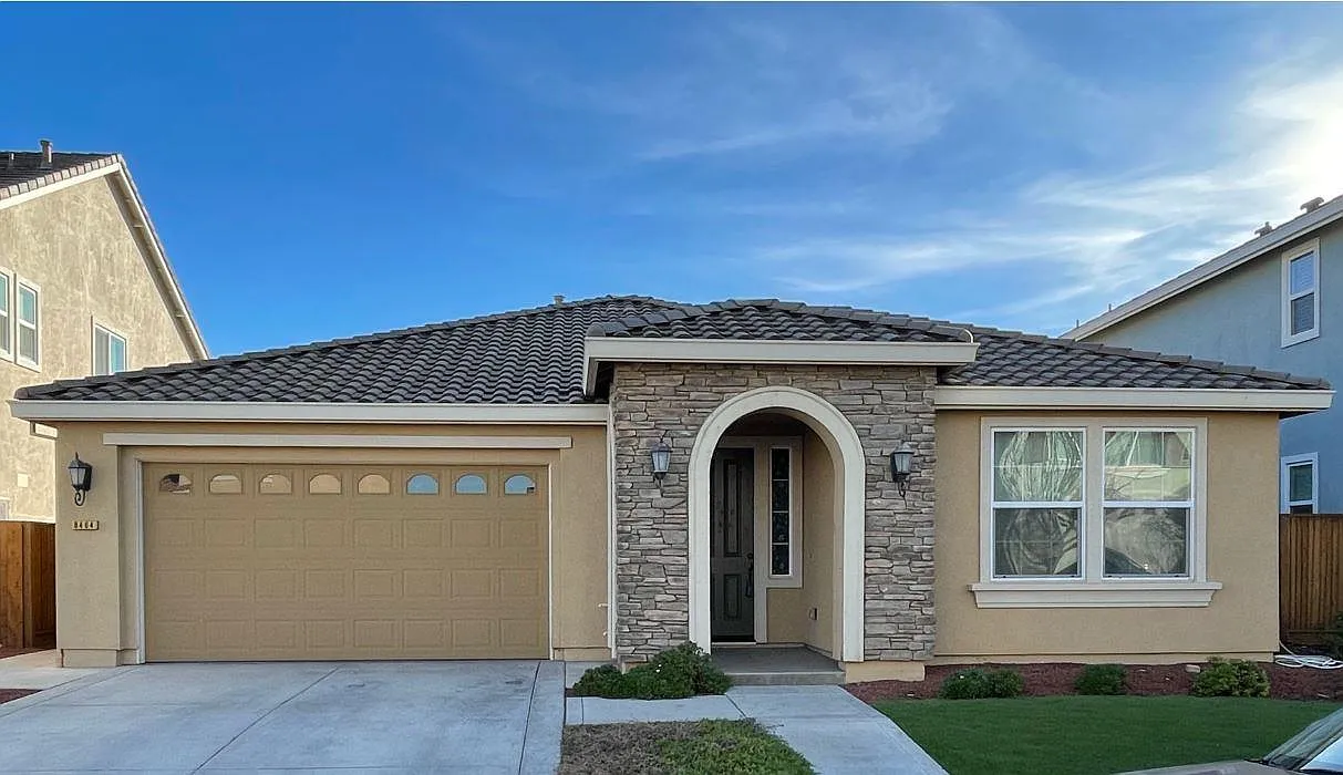 8464 Pinehollow Cir photo 1