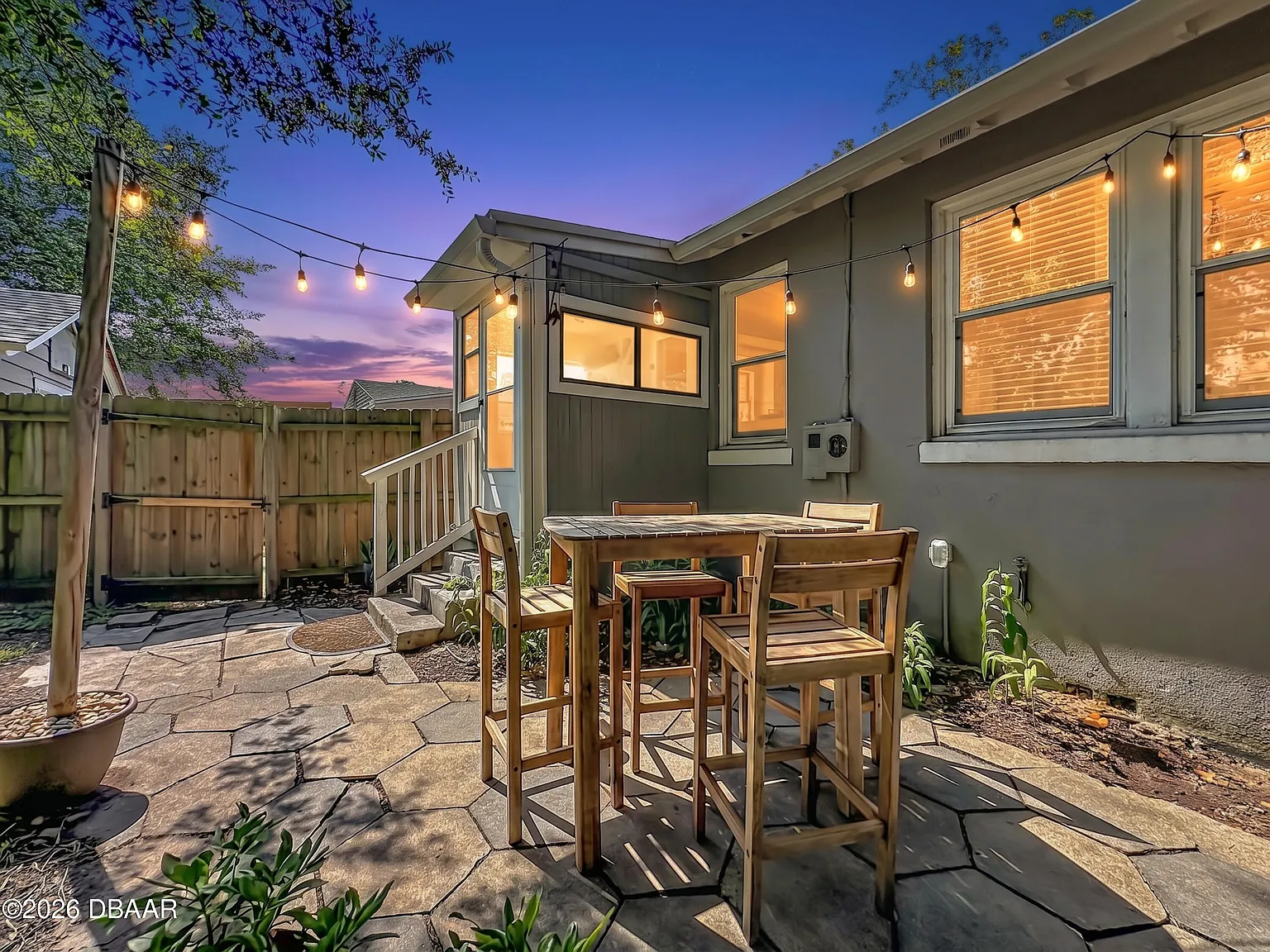 3 bed, 1.0 bath, 1453 sqft, $2,200 — Photo 3