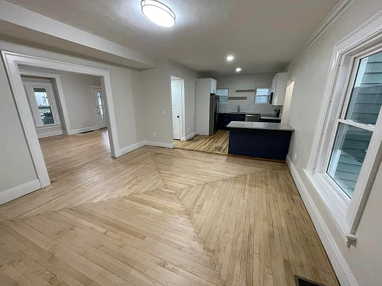 1506 W Grand Ave — Photo 8