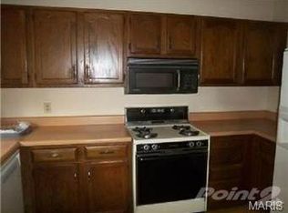 1069 Columbard Dr, Ballwin, MO 63021