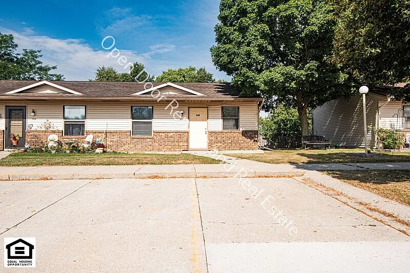 1 bed, 1.0 bath, $875 — Photo 2
