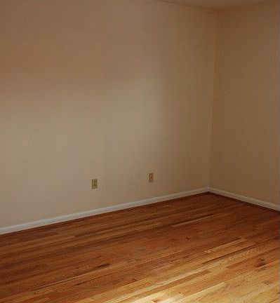 2nd image of 1084 Lanette Dr