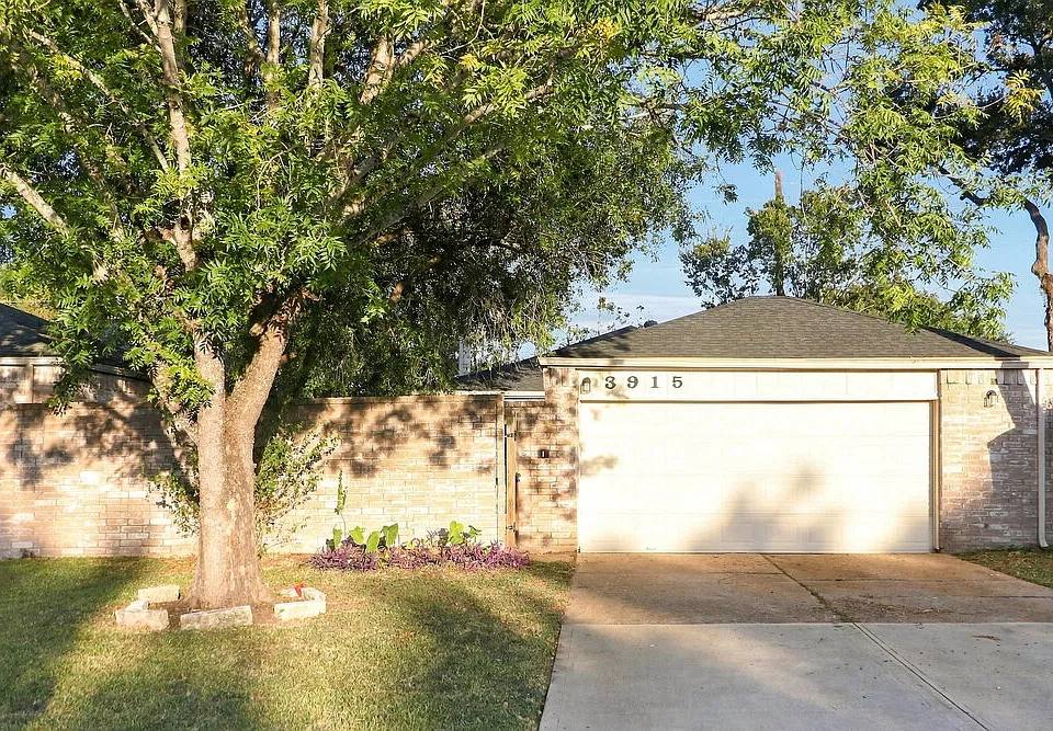 3915 Vineyard Dr