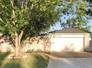 3915 Vineyard Dr, Houston, TX 77082