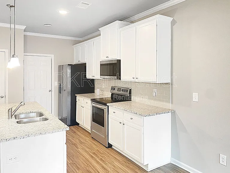 5108 Fox Den Rd — Photo 10