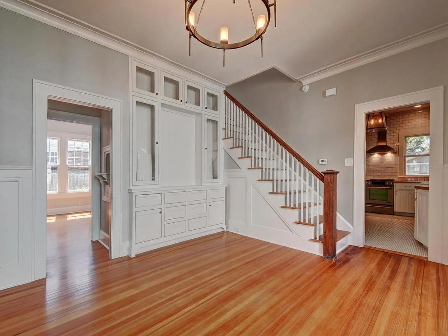 1203 W 22 1/2 St - Fully remodeled rare 4 bed free standing house in West Campus with large yard. — Photo 4