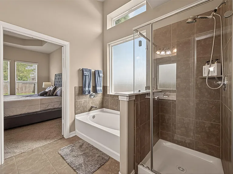4502 Mallory Creek Dr — Photo 15