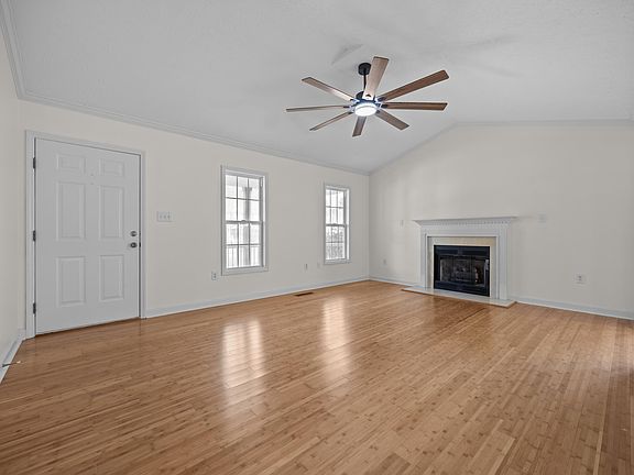 5th image of 44 Glen Meadow Dr