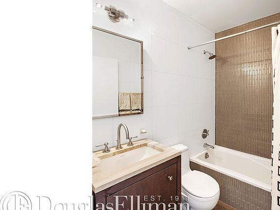 4th image of 211 E 46th St #22D
