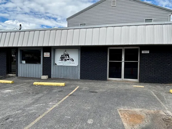 1447 Main St E, Oak Hill, WV 25901