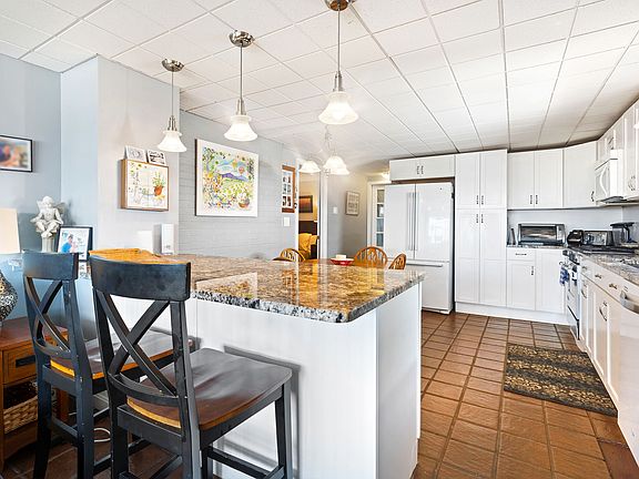 3rd image of 473 Ocean Blvd #1