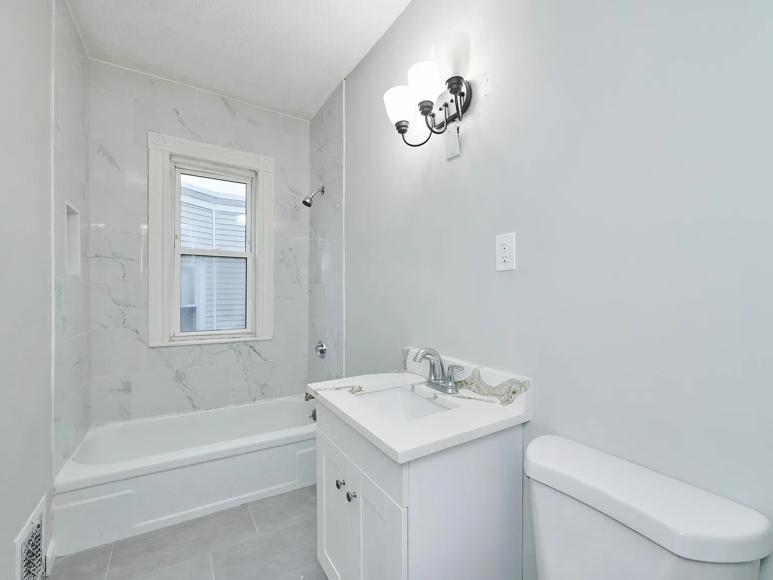 3 bed, 999 sqft, $2,800 — Photo 3