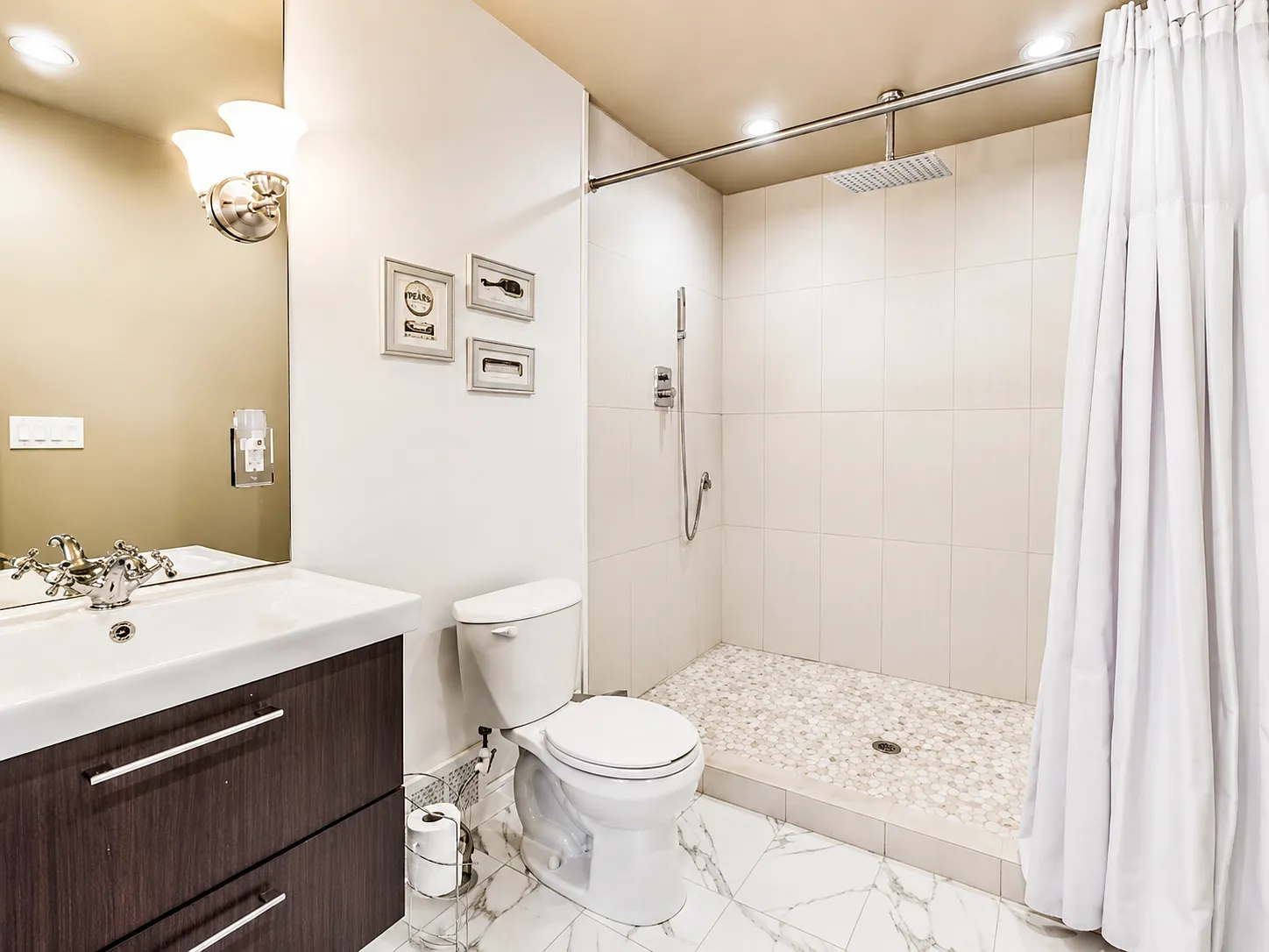 5 bed, 2.5 bath, 2669 sqft, $850 — Photo 4