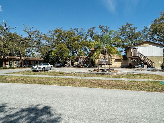 4th image of 1042 Sea Grape Dr #201