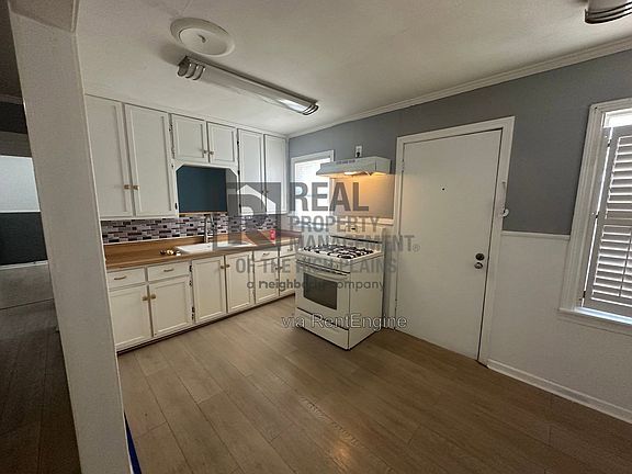 3rd image of 2604 S Pierce St