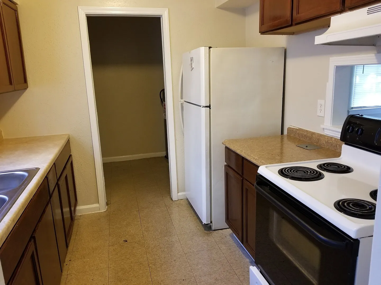 3 Bedroom 2 Bath Town-home — Photo 3