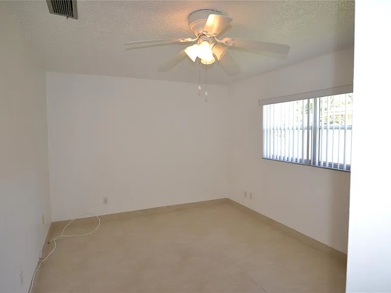 2357 White Oak Cir — Photo 13