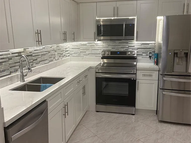 1301 NE 7th St #106 — Photo 2