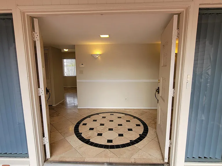 1328 E Hermosa Dr — Photo 2