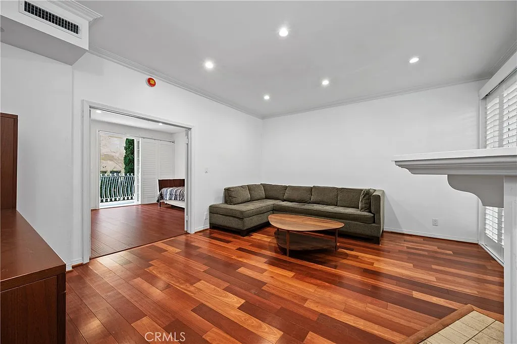 2 bed, 2013 sqft, $5,400 — Photo 4