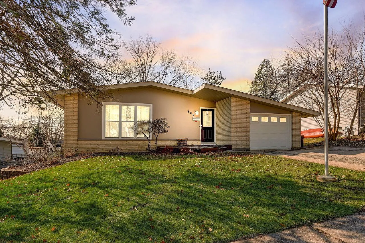 525 Storle AVENUE photo 1