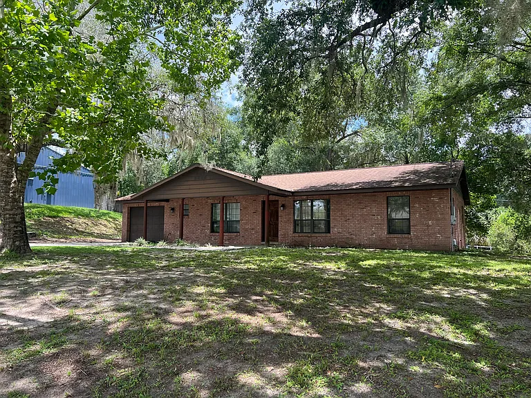 109 Clay Ave S — Photo 12